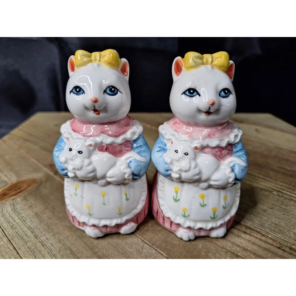 Vintage Anthropomorphic Cat Mother and Kitten Ceramic Salt and Pepper Shaker Set